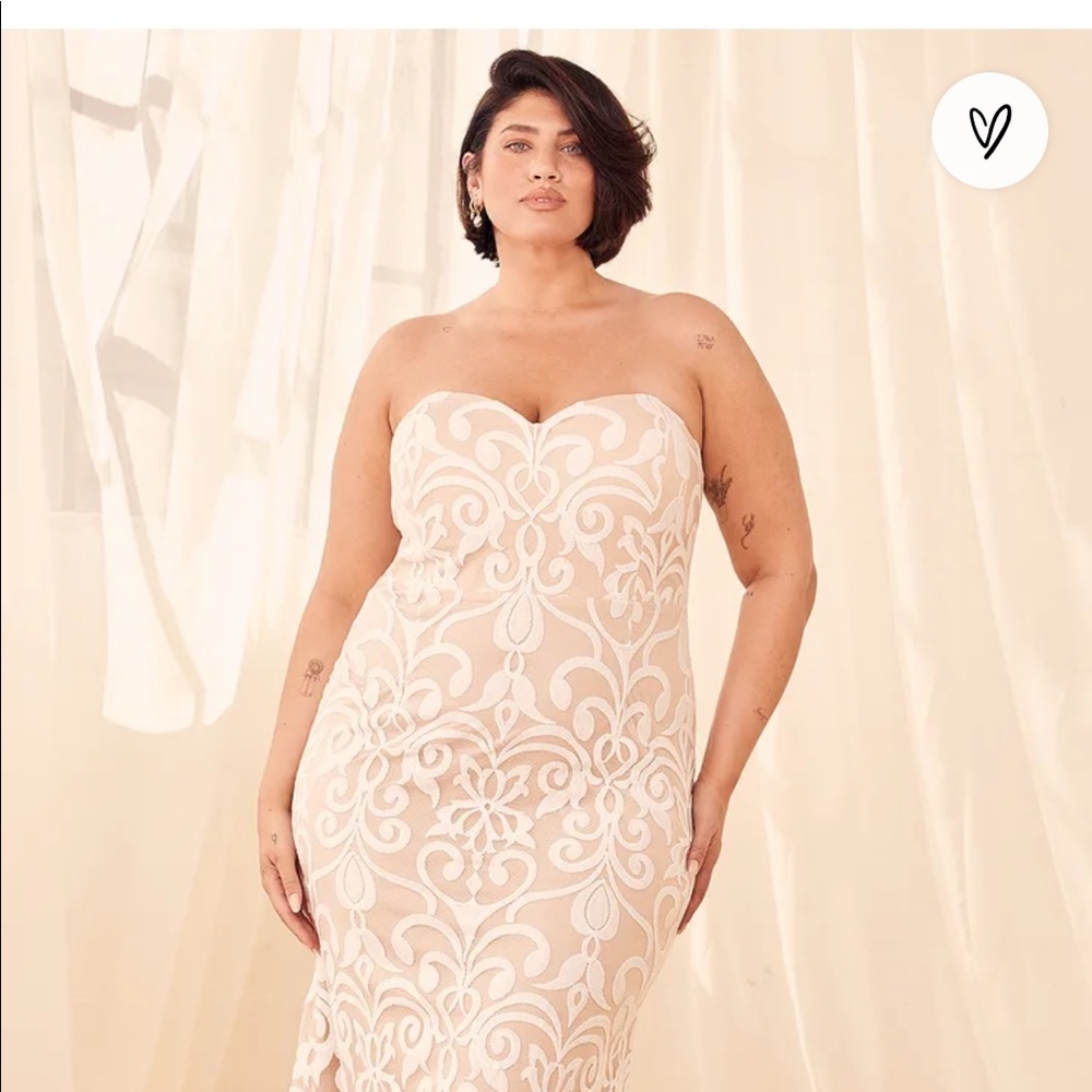 Lulus Strapless dress. Perfect for any occasion !